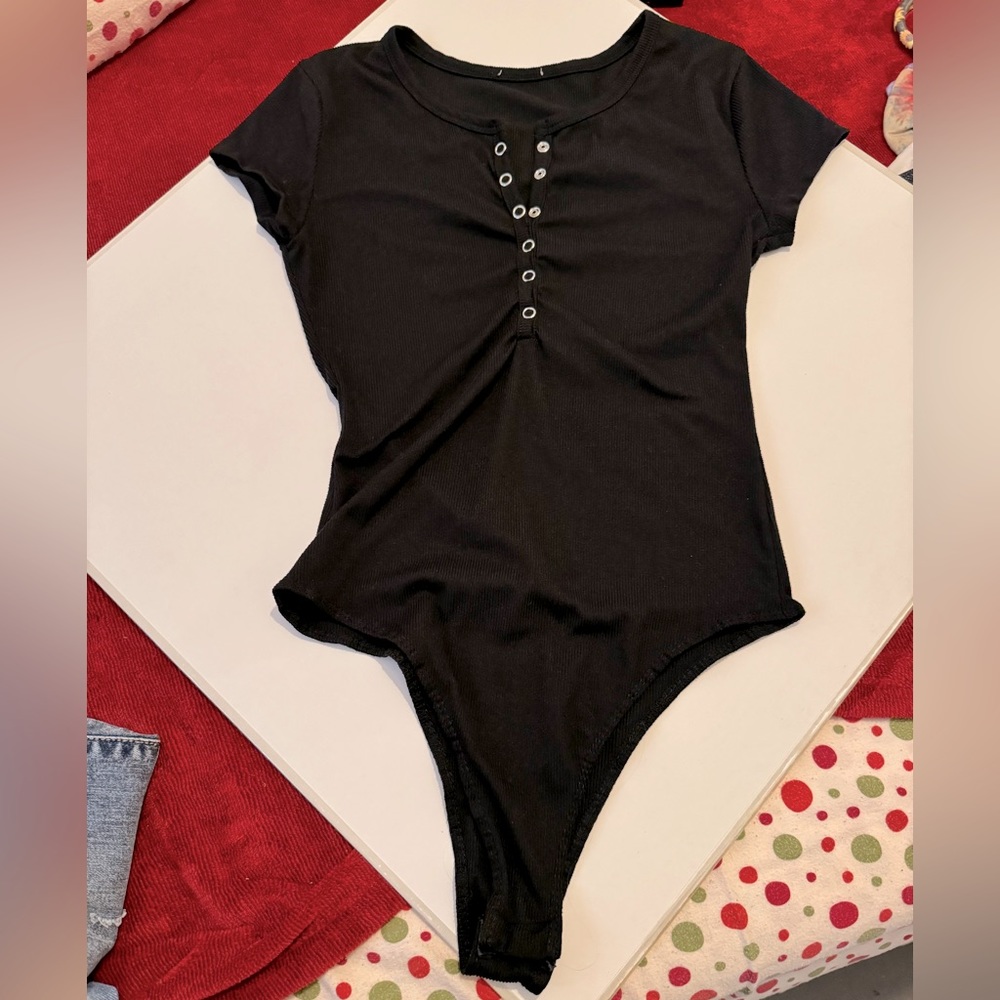Black bodysuit M